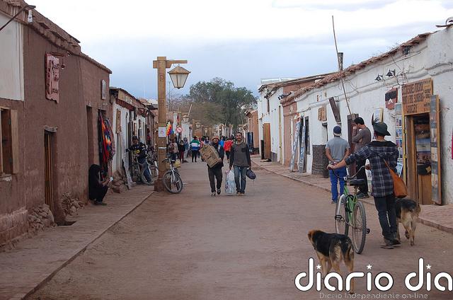 Cuestionamientos a producción de litio en el desierto chileno de Atacama