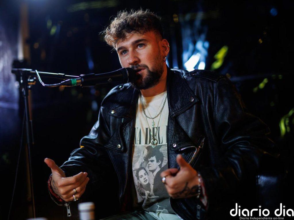 Dani Fernández sufre una aparatosa caída en pleno concierto y será operado de urgencia: "Podría haber sido peor"