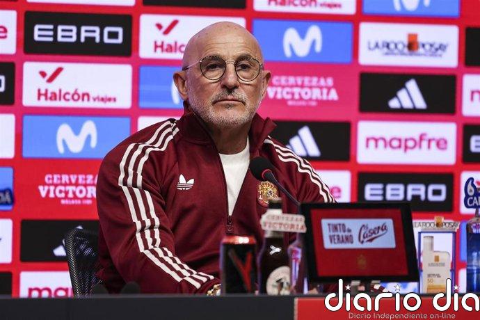 De la Fuente muestra su "repulsa total" ante los cánticos racistas: "Son intolerables"