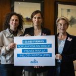 DEBRA Piel de Mariposa entrega a Sanidad 150.000 firmas para exigir que 'Vyjuvek' esté disponible en la sanidad pública