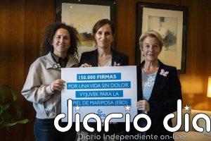 DEBRA Piel de Mariposa entrega a Sanidad 150.000 firmas para exigir que 'Vyjuvek' esté disponible en la sanidad pública