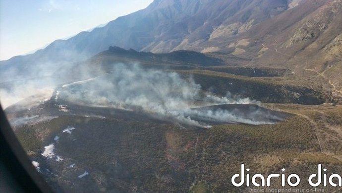 Declarado un incendio forestal en Tornavacas alejado de poblaciones y que afecta a vegetación de alta montaña