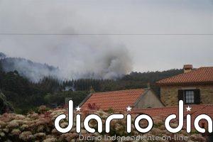 Desalojados preventivamente los vecinos de cinco casas en Caión (A Laracha) por el incendio de Carballo