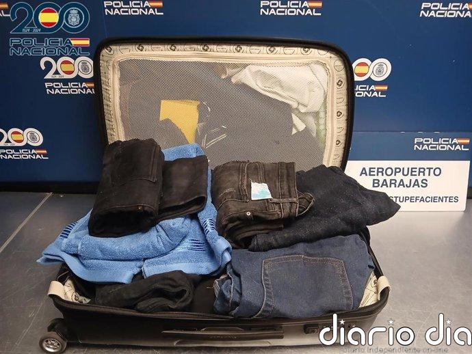 Detenidas en Barajas dos personas que transportaban su equipaje impregnado en cocaína