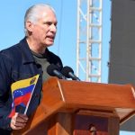 Díaz-Canel descarta renunciar a la presidencia y recuerda que a los dirigentes de Cuba "no los elige" EEUU