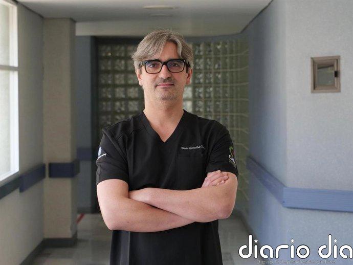 Diego González Rivas avisa a nuevos cirujanos: "Dominar la IA y robots sí, pero sin perder las técnicas tradicionales"