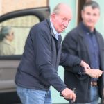 Don Juan Carlos, arropado por la infanta Elena, presume de buena salud en Sanxenxo: "Estoy divinamente, ya lo veis"