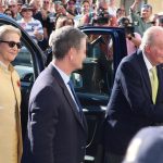 Don Juan Carlos llega a La Maestranza acompañado de la infanta Elena, entre aplausos y '¡vivas al Rey!'