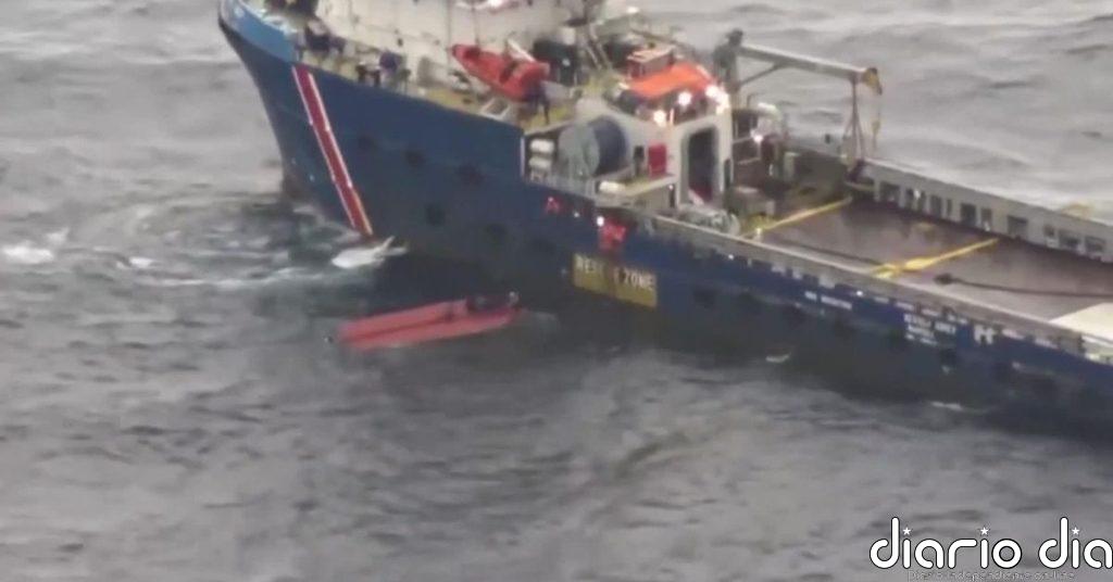 Dos buques mercantes recuperan los cadáveres de dos migrantes y rescatan a 32 supervivientes cerca de Italia