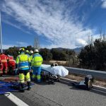 Dos heridos graves y tres leves en el impacto entre dos turismos en la AP-6 sentido salida en Guadarrama