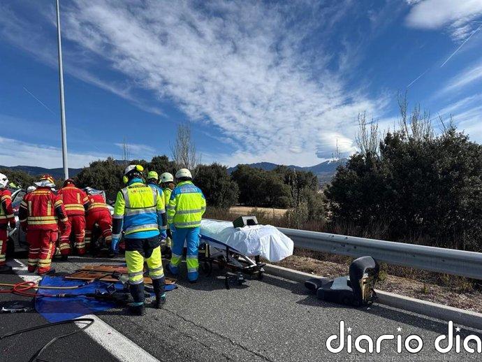 Dos heridos graves y tres leves en el impacto entre dos turismos en la AP-6 sentido salida en Guadarrama