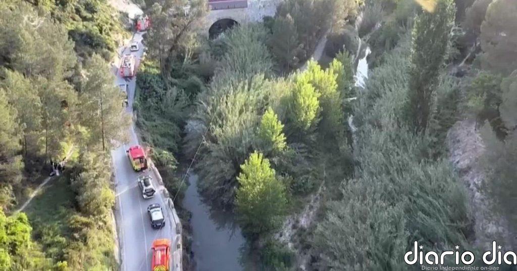 Dos muertos al precipitarse un vehículo desde un puente en Ontinyent (Valencia)