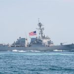 EEUU envía a dos destructores a iniciar el desminado del estrecho de Ormuz