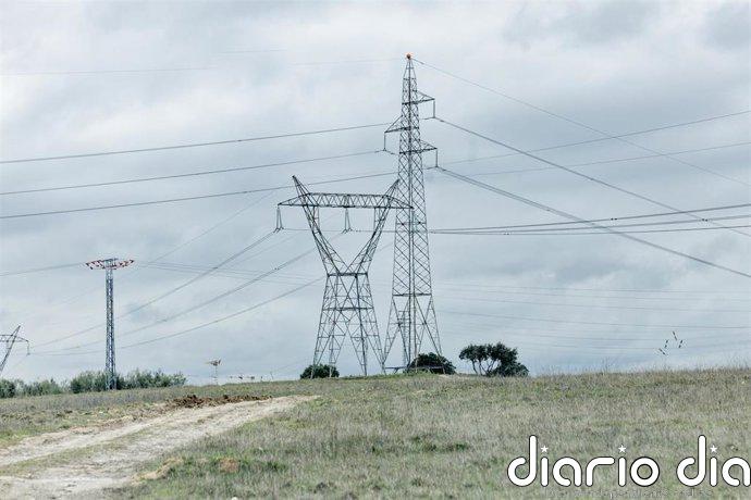 El accidente de un camión provoca un apagón eléctrico en Requena y Utiel