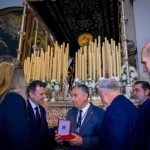 El alcalde de Cádiz visita los templos de las cofradías que realizan su estación de penitencia este Viernes Santo