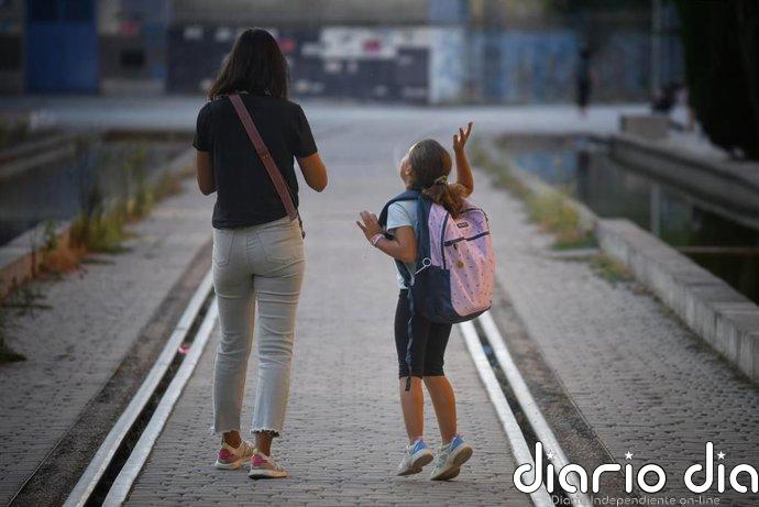 El apoyo socioeducativo que fortalece a una niña cuya madre sufrió violencia de género: "Ahora hace los deberes sola"