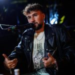 El artista Dani Fernández, intervenido con éxito tras caerse durante un concierto en València