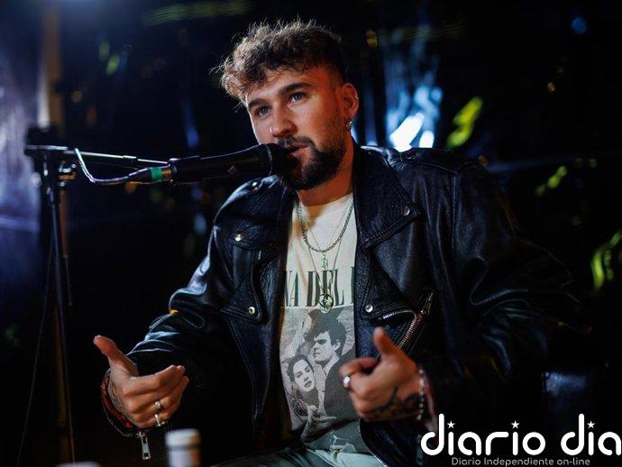 El artista Dani Fernández, intervenido con éxito tras caerse durante un concierto en València