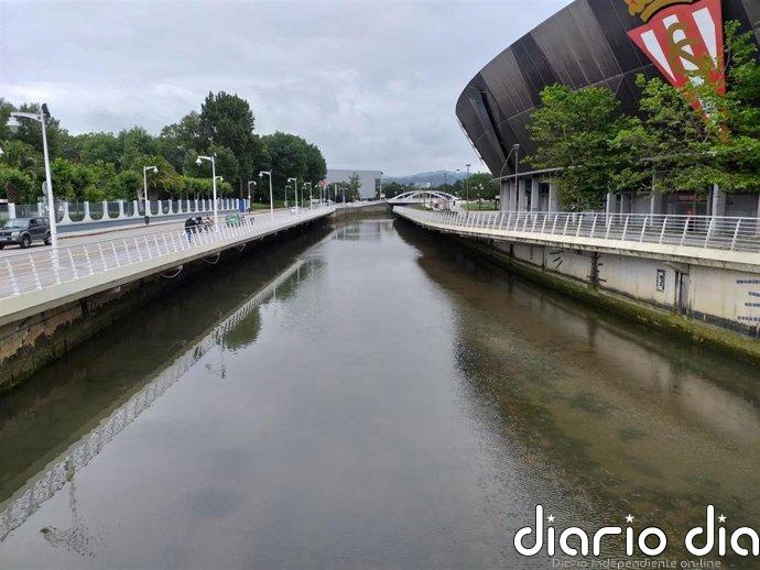 El Ayuntamiento iniciará la reforma de El Molinón con la renovación integral de la cubierta de la grada Oeste