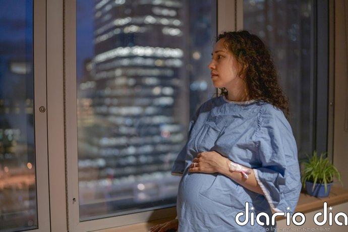 El cáncer durante el embarazo se asocia a importantes desafíos emocionales y económicos, según un estudio