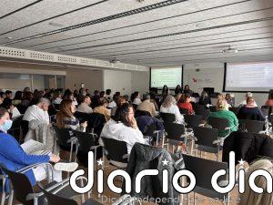 El Centro de Educación Especial Isterria forma a personal del HUN para mejorar la atención a personas con discapacidad