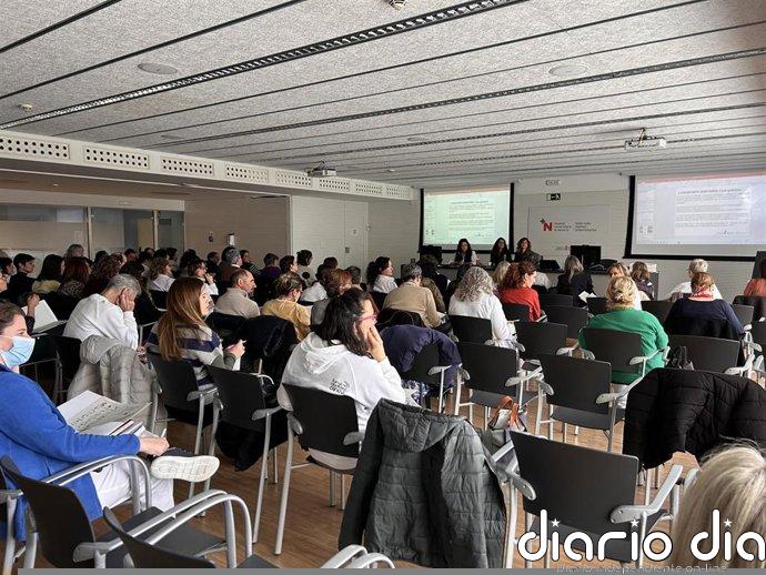 El Centro de Educación Especial Isterria forma a personal del HUN para mejorar la atención a personas con discapacidad