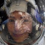 El cerebro de los astronautas sigue 'sintiendo' la gravedad: en el espacio agarran objetos como si fueran a caerse