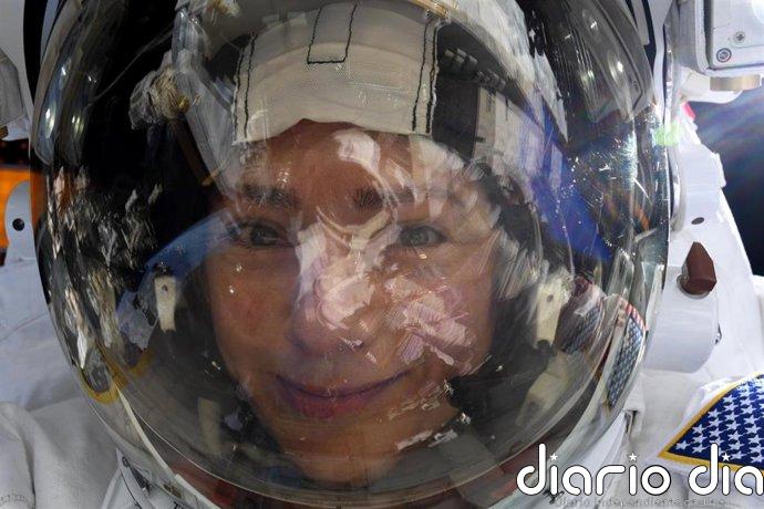 El cerebro de los astronautas sigue 'sintiendo' la gravedad: en el espacio agarran objetos como si fueran a caerse