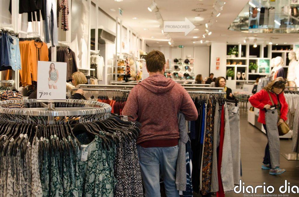 El comercio minorista acelera el avance de sus ventas al 3,7% en marzo y suma 21 meses de alzas