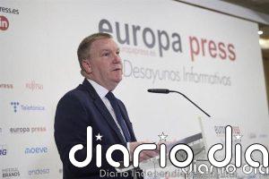 El comisario europeo de Justicia avisa de los riesgos de las redes sociales en menores: "Deben estar protegidos"