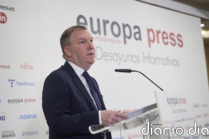 El comisario europeo de Justicia avisa de los riesgos de las redes sociales en menores: "Deben estar protegidos"