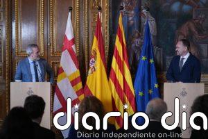 El comisario europeo de Vivienda busca "inspiración" en Barcelona para solucionar la crisis