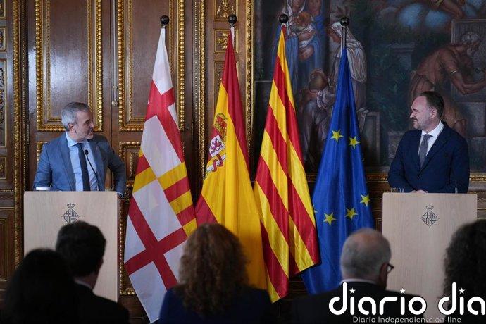 El comisario europeo de Vivienda busca "inspiración" en Barcelona para solucionar la crisis