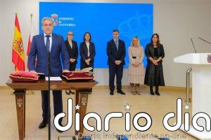 El consejero anima a López Vielva a trabajar por un modelo turístico "sostenible, descentralizado y desestacionalizado"