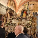 El consejero Ramón Fernández-Pacheco asiste a la salida del 'Paso Blanco' del Jueves Santo de Huércal-Overa (Almería)