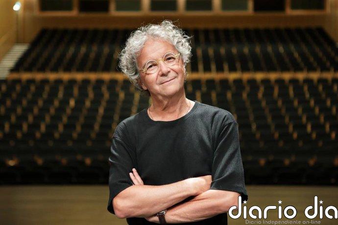 El creador suizo Daniele Finzi Pasca regresa a España con 'Ícaro', el monólogo escrito en prisión y que cumple 35 años