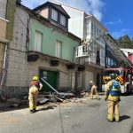 El derrumbe parcial de la galería de una vivienda abandonada en Ferrol obliga a desmontarla de urgencia