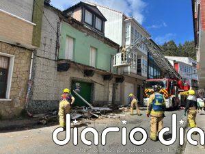 El derrumbe parcial de la galería de una vivienda abandonada en Ferrol obliga a desmontarla de urgencia