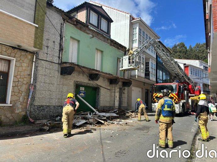 El derrumbe parcial de la galería de una vivienda abandonada en Ferrol obliga a desmontarla de urgencia