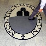 El destituido CEO de Monte dei Paschi se hace con los votos necesarios para ser reelegido en el cargo