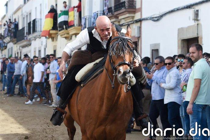 'El Día de la Luz' y sus carreras de caballos pondrán mañana el cierre a la Semana Santa de Arroyo de la Luz