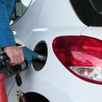 El diésel se abarata esta semana un 4% y da un respiro en el surtidor