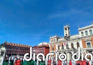 El Encuentro entre Jesús Resucitado y su Madre congrega a miles de personas en la Plaza Mayor de Valladolid