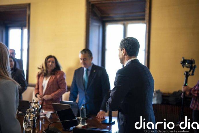 El Gobierno andaluz se reúne este lunes y dictará normas para facilitar la participación de personal de la Junta el 17M