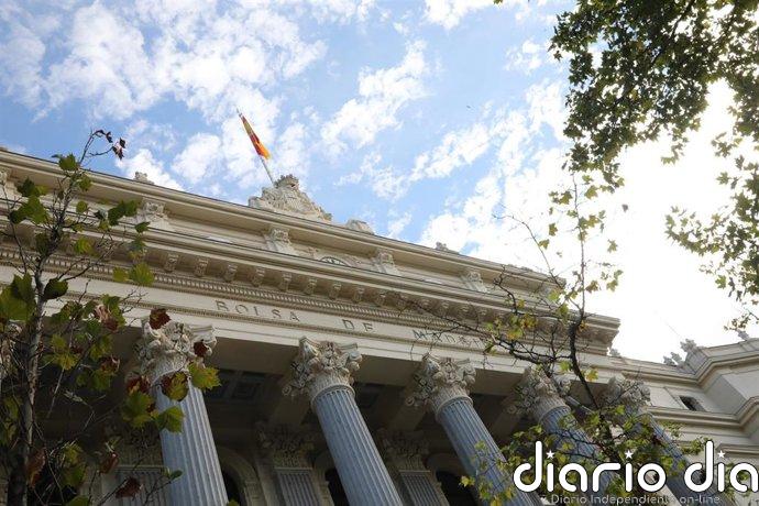 El Ibex 35 abre con un alza del 0,3% y roza los 18.200 puntos, con el petróleo Brent en 97 dólares