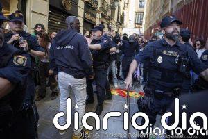 El intento de boicot del acto de Vox en Granada deja un detenido por atentado a la autoridad y varios identificados