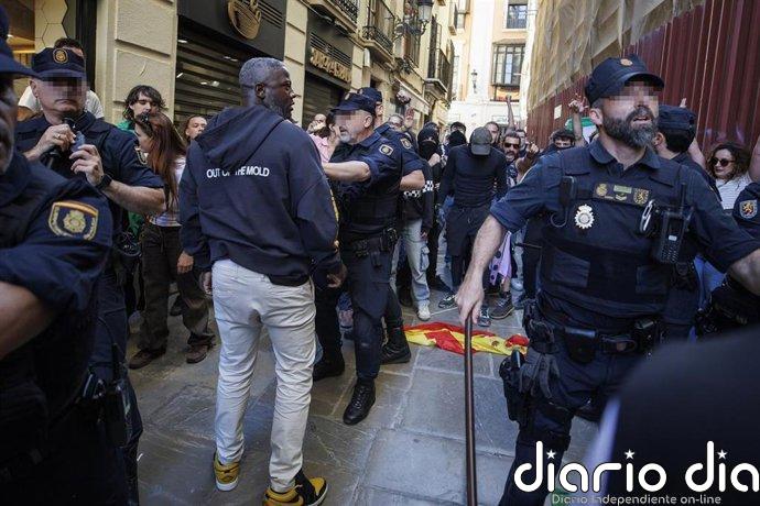 El intento de boicot del acto de Vox en Granada deja un detenido por atentado a la autoridad y varios identificados