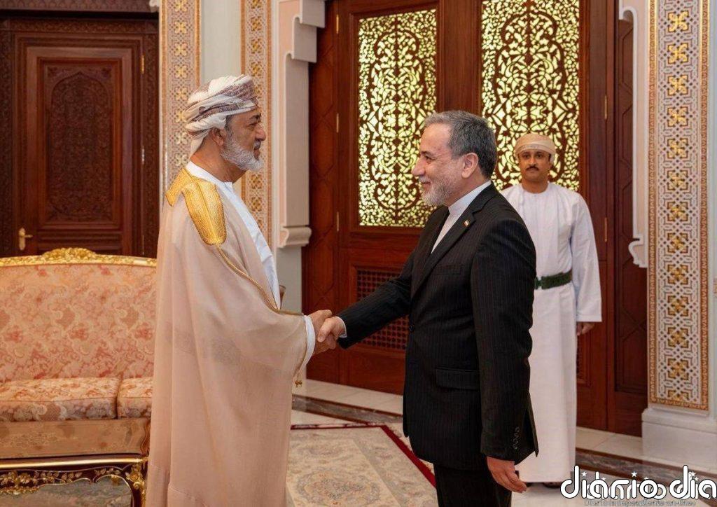 El ministro de Asuntos Exteriores de Irán continúa en Omán su gira diplomática con el alto el fuego en vigor