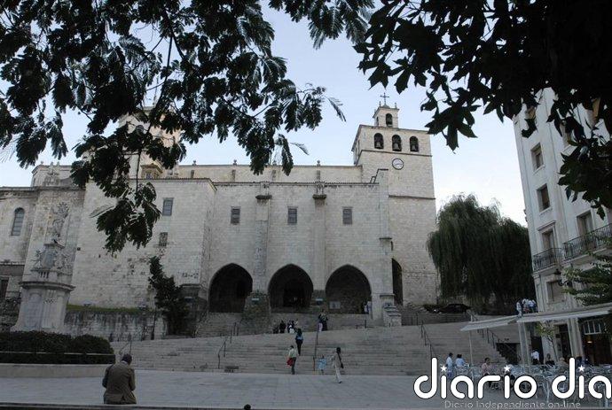 El obispo de Santander ordenará este domingo a tres presbíteros