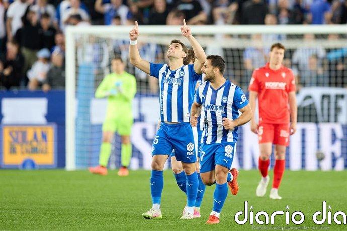 El Oviedo complica al Sevilla para aferrarse a Primera y el Alavés sigue en modo infarto